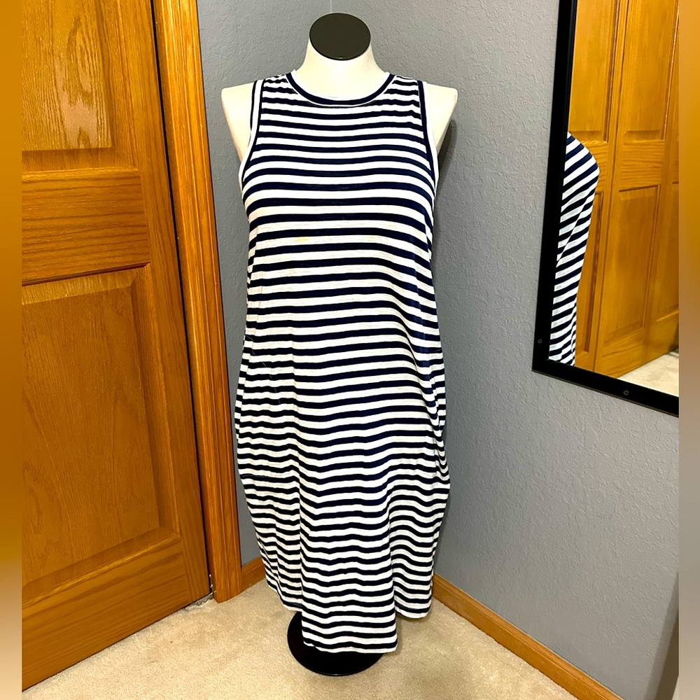 Old Navy sleeveless sundress with pockets!